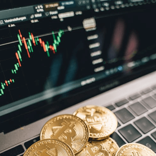 Rápido Fincoura equipo de expertos en criptoinversión